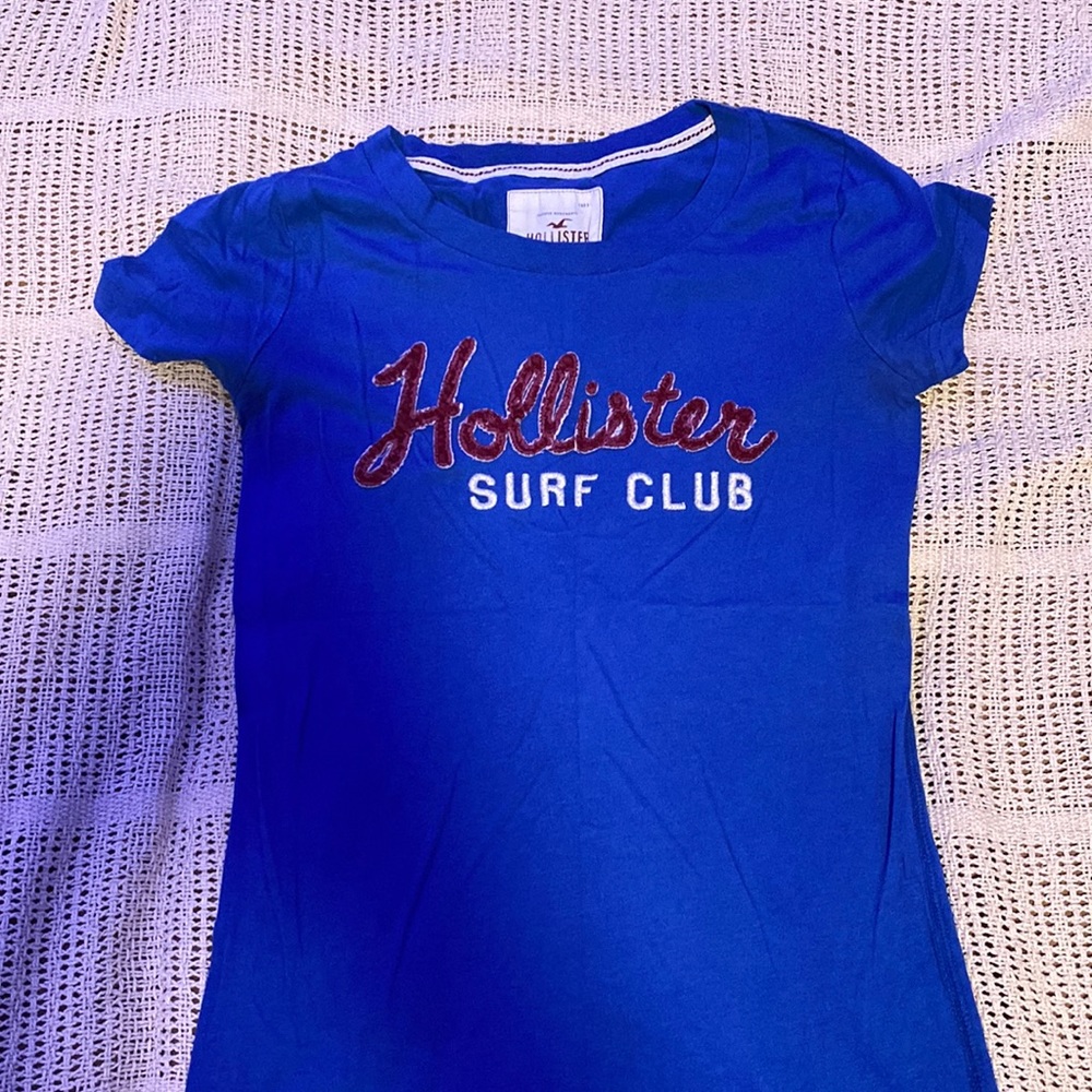 blue, hollister t-shirt